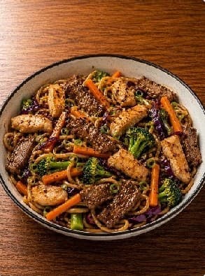 Yakisoba Misto Carne e Frango