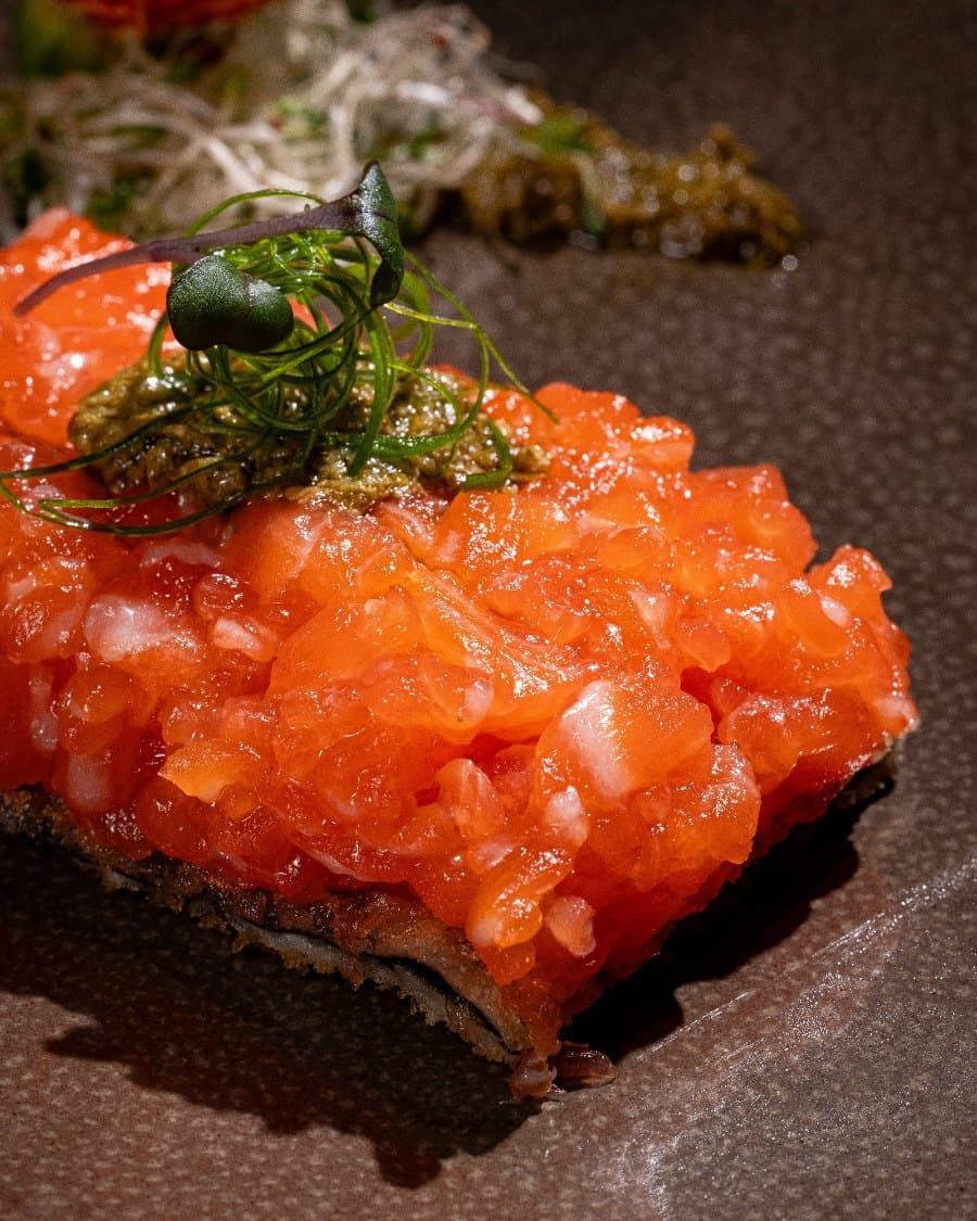 Crock de nori com salmão