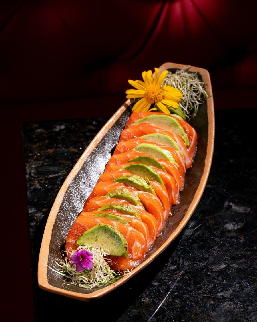 Sashimi com avocado